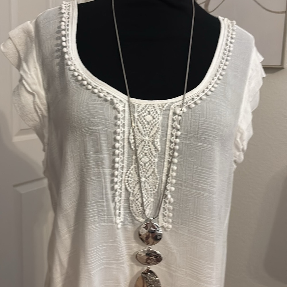 BIG DIVORCE SALE—Democracy White Textured Blouse with Lace Detail - Picture 2 of 10